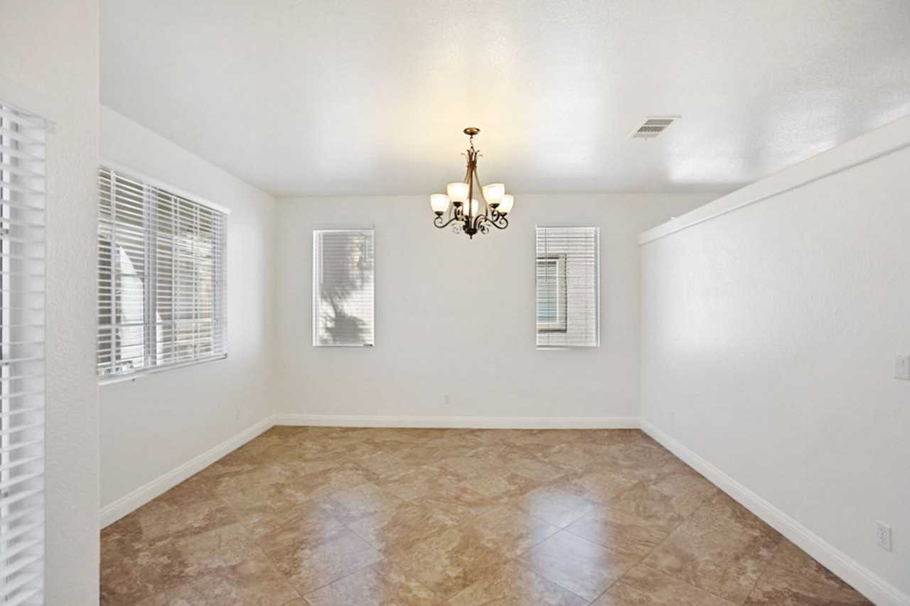 10326 Queens Church Ave - Photo 6 of 36