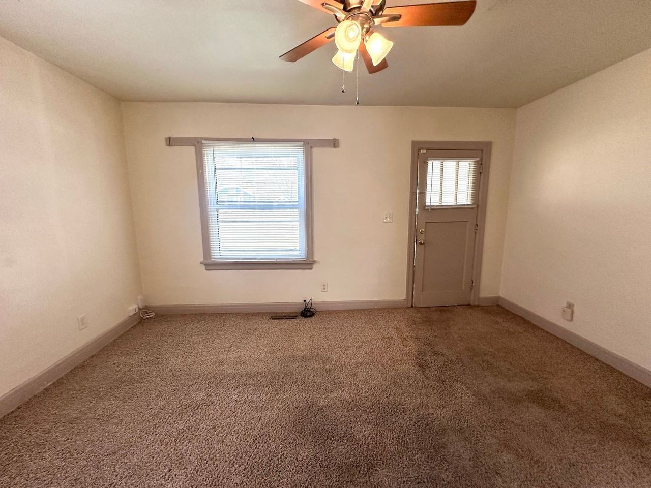 1806 W Olive St - Photo 5 of 17