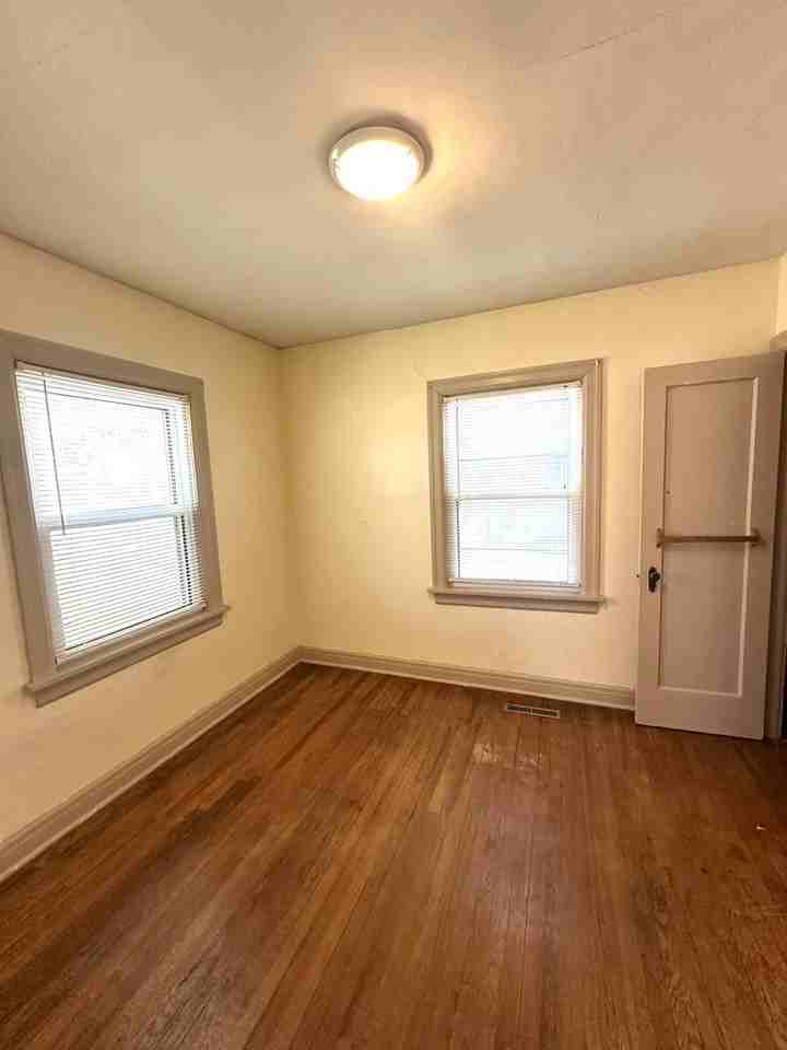 1806 W Olive St - Photo 6 of 17