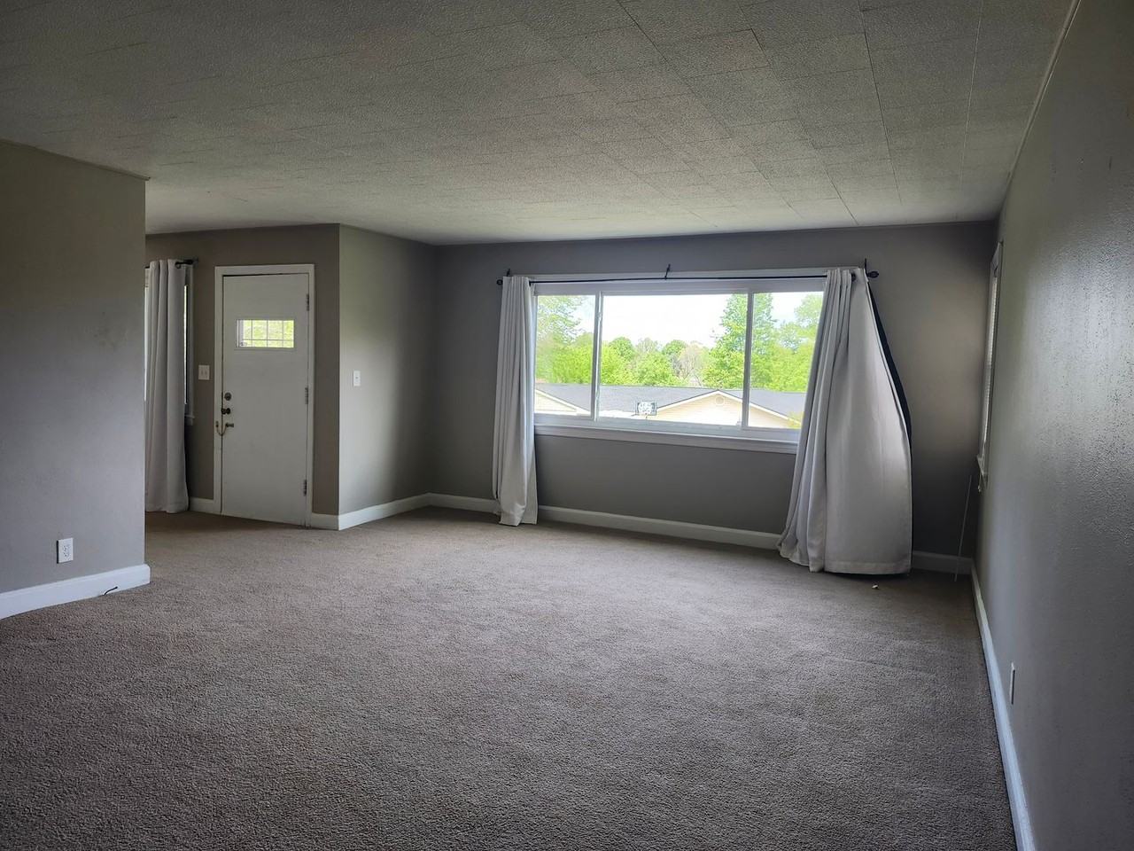 4106 Belvoir Dr - Photo 5 of 11