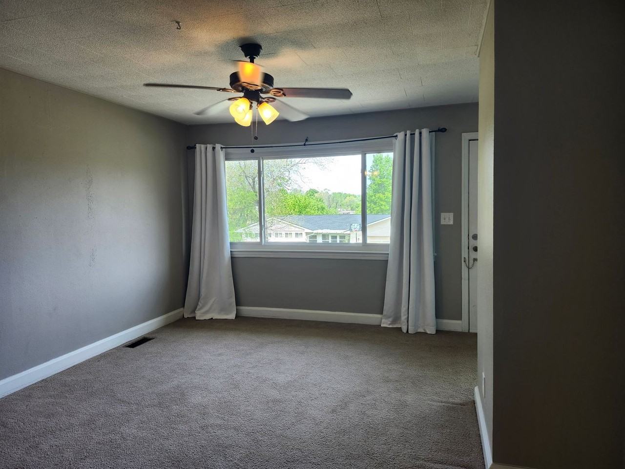 4106 Belvoir Dr - Photo 6 of 11