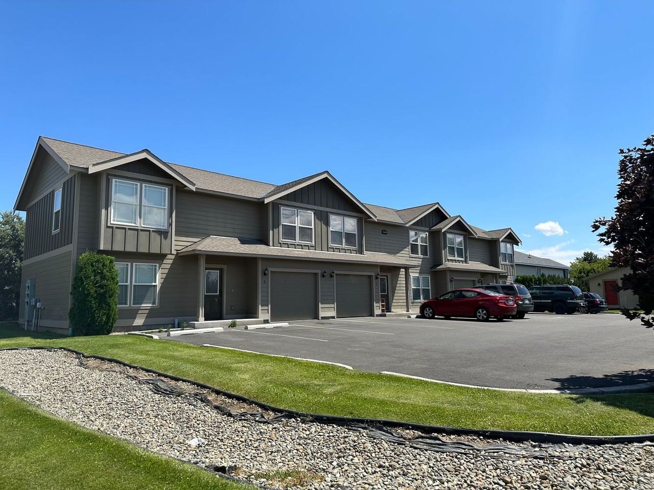 2100 N Chestnut St - Photo 3 of 40