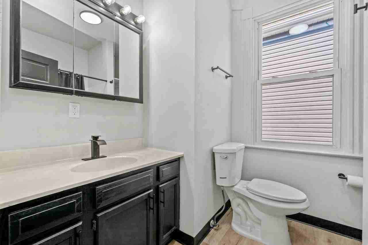 115 W Cherryhill St - Photo 2 of 28