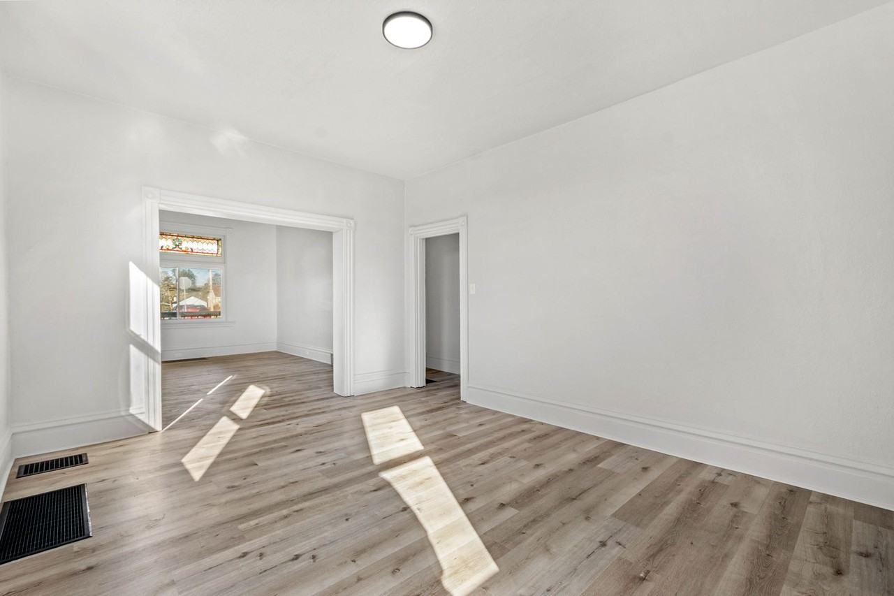 115 W Cherryhill St - Photo 3 of 28