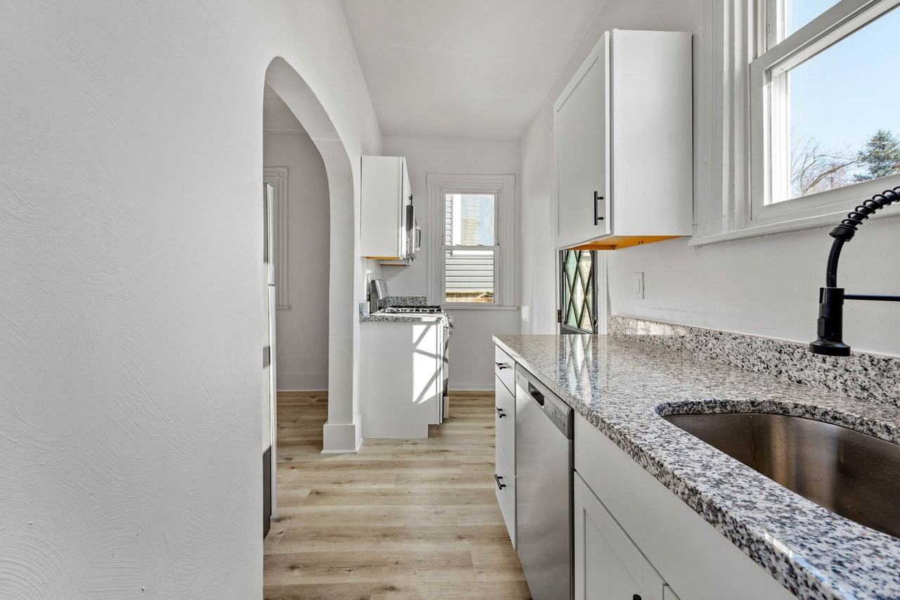 115 W Cherryhill St - Photo 7 of 28