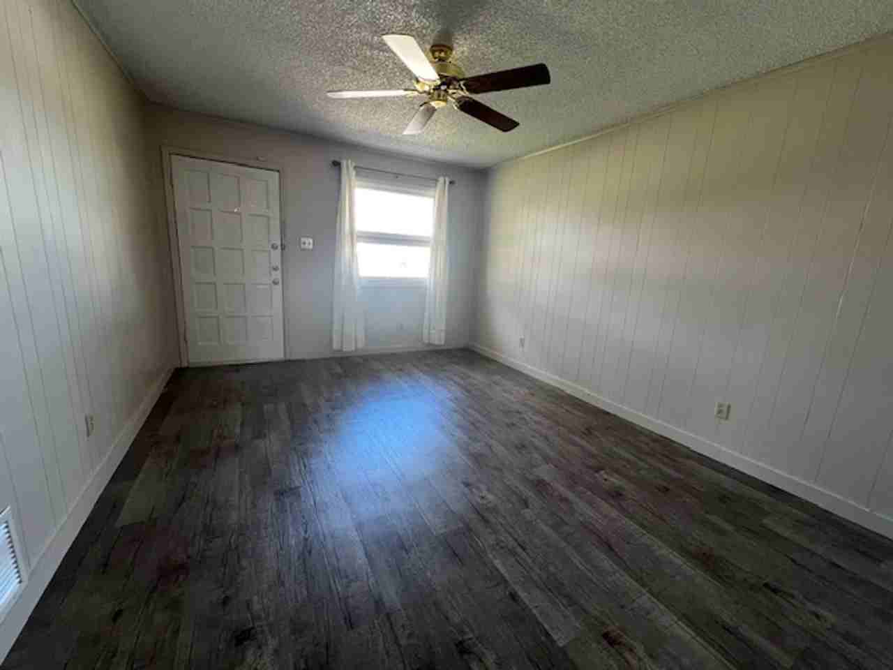 1733 Palm St - Photo 3 of 21