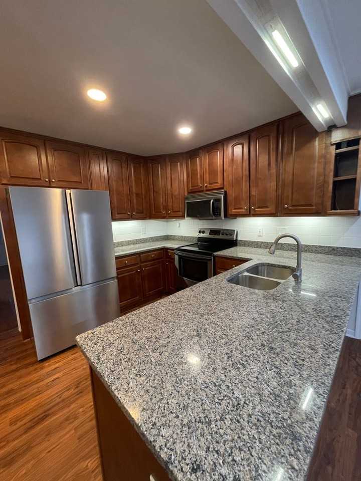 217 Longwood St - Photo 3 of 24