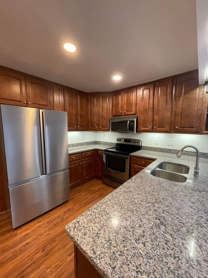 217 Longwood St - Photo 5 of 24