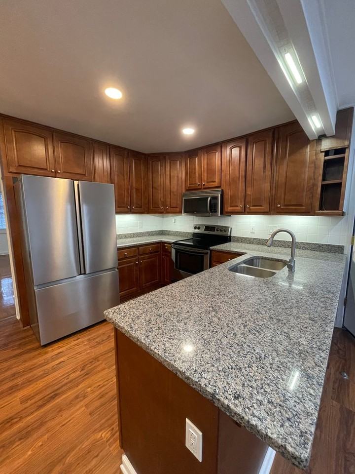 217 Longwood St - Photo 6 of 24