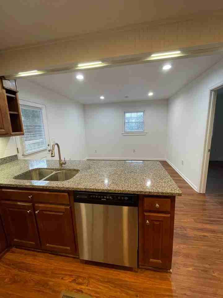 217 Longwood St - Photo 7 of 24