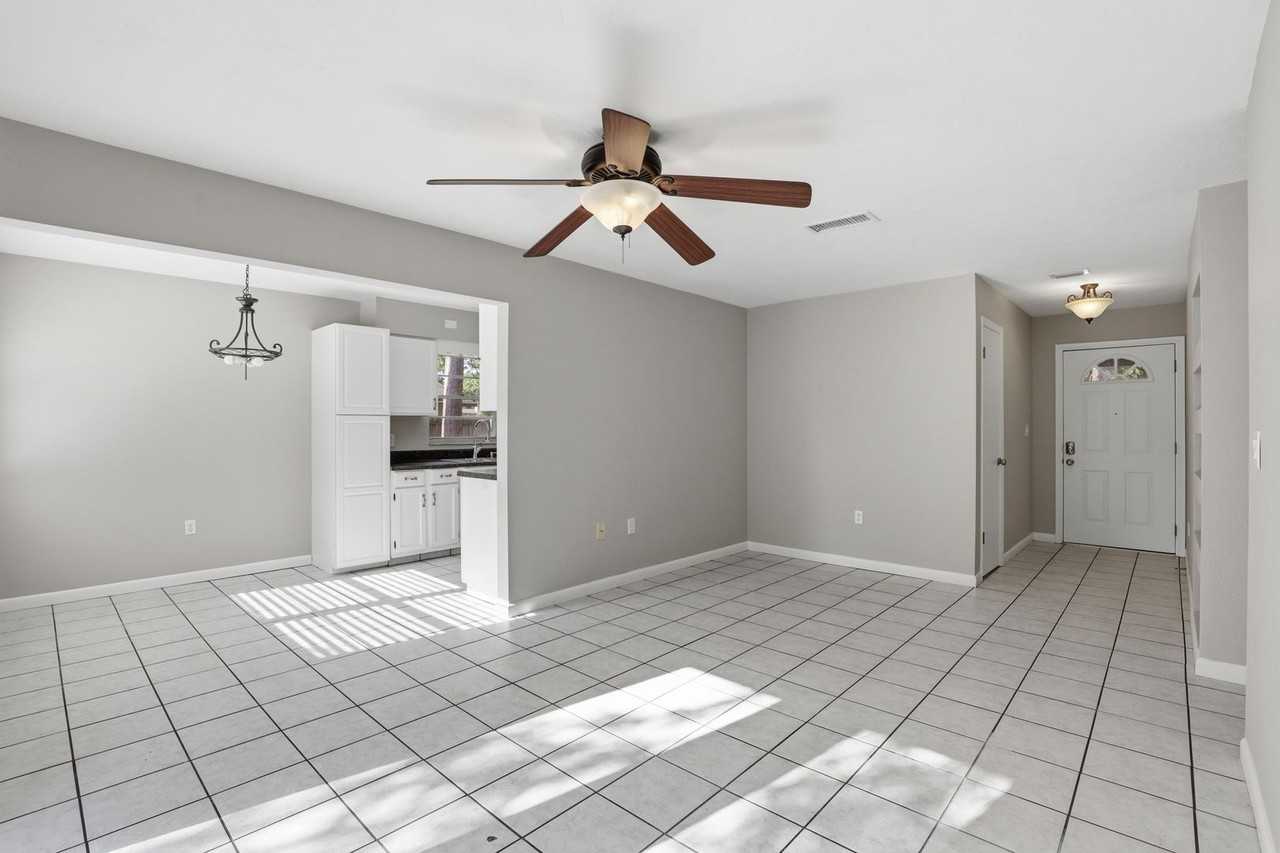 3741 Nw 21st Dr - Photo 3 of 25