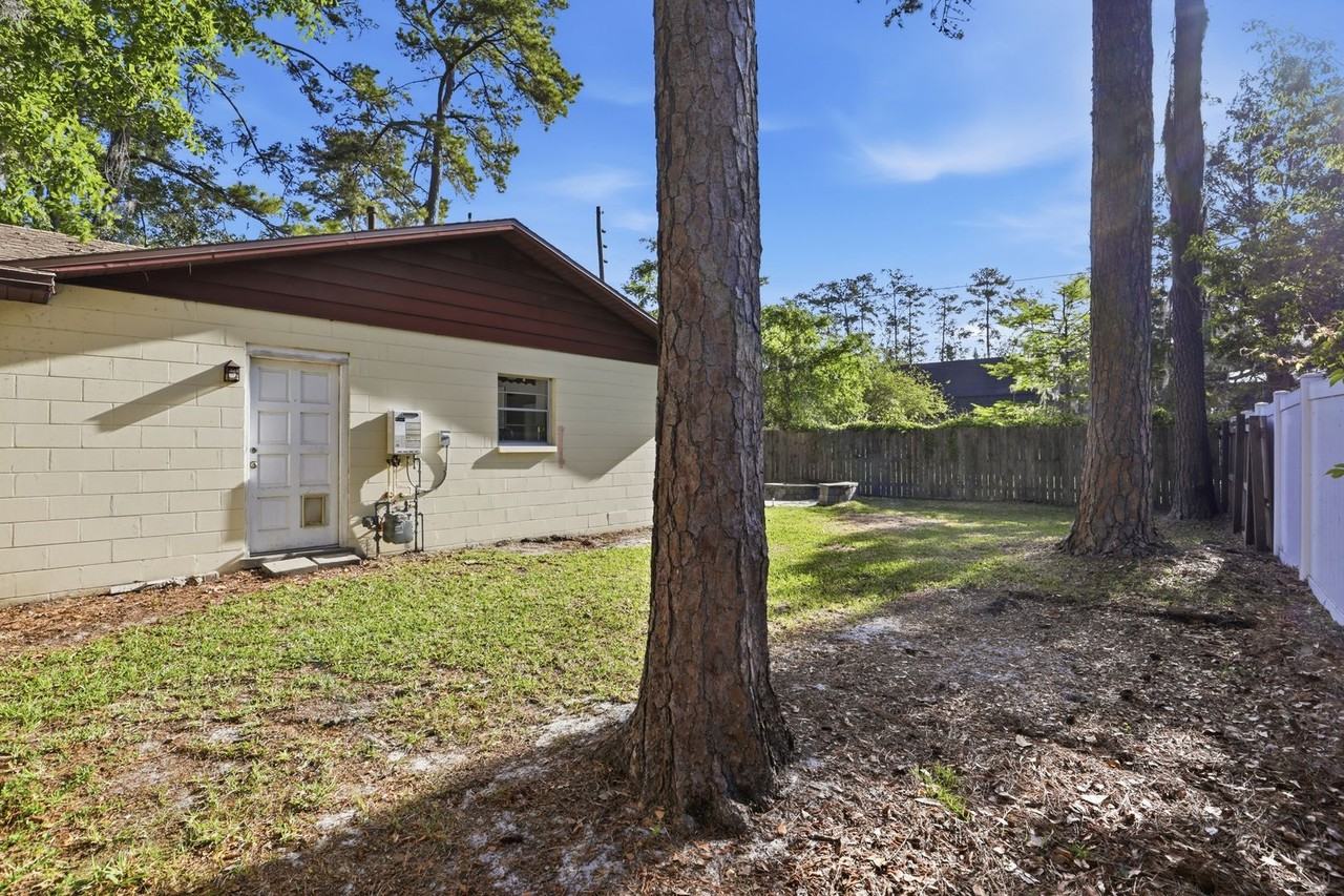 3741 Nw 21st Dr - Photo 4 of 25