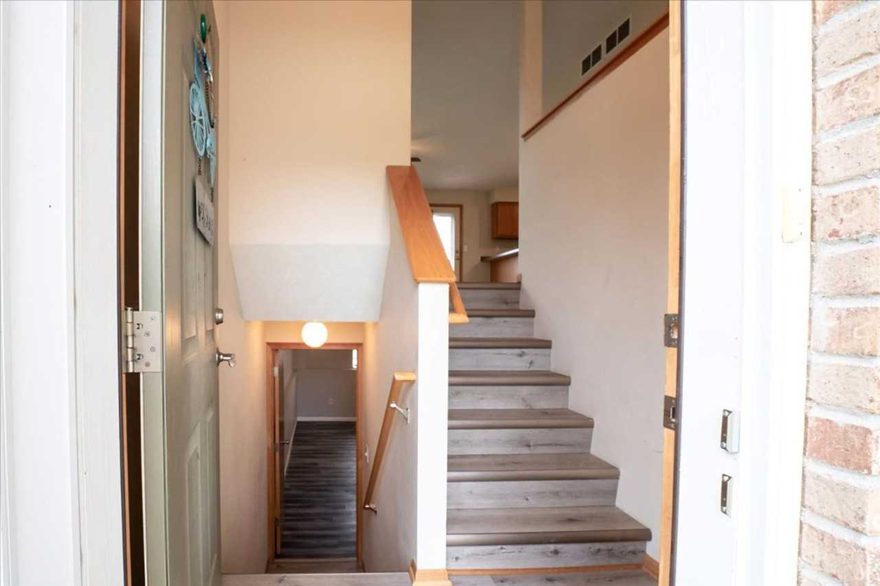 1621 Sw 30th St - Photo 3 of 26