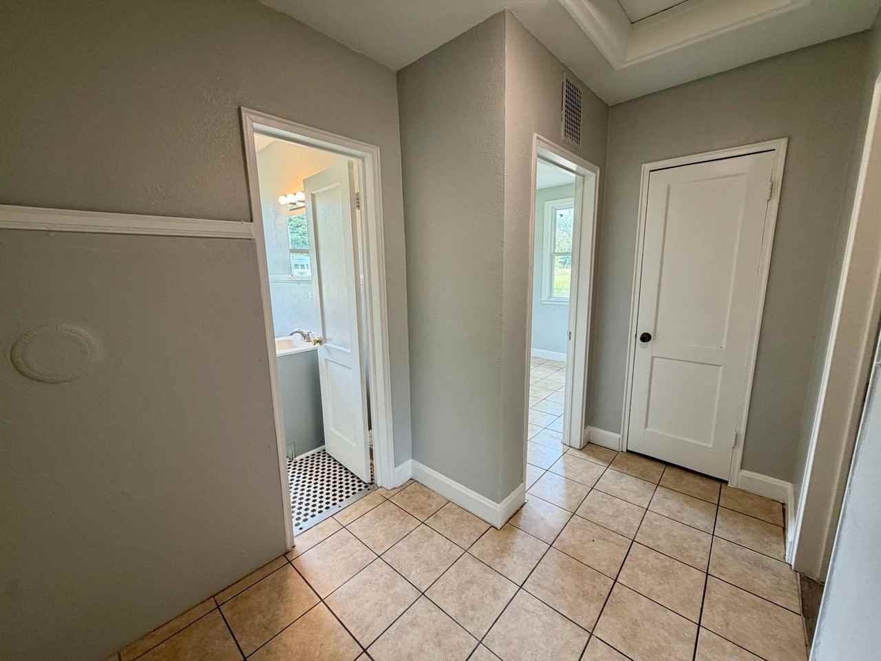 704B Miller Rd - Photo 4 of 7