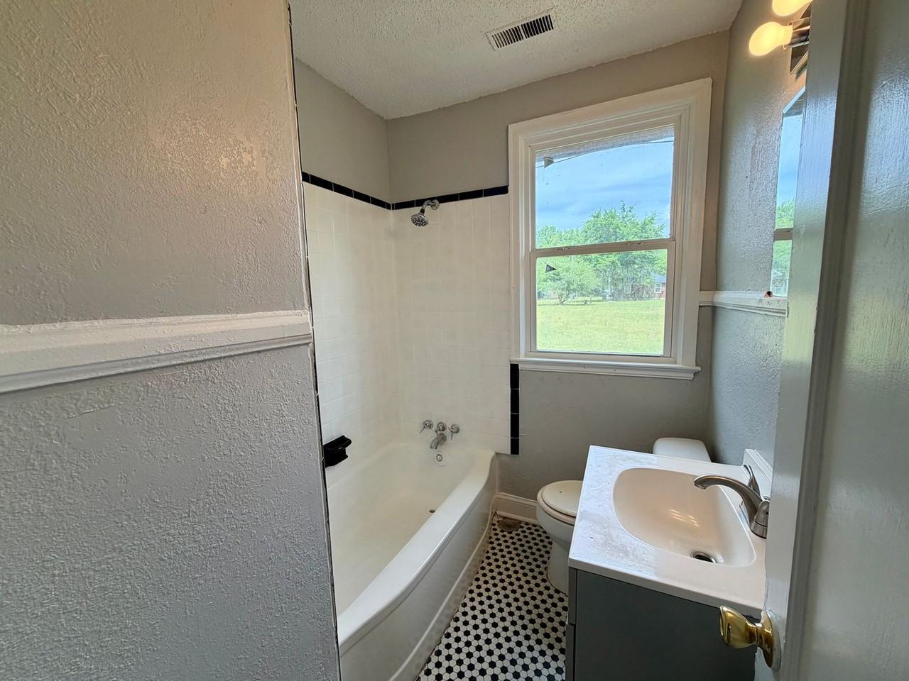 704B Miller Rd - Photo 6 of 7