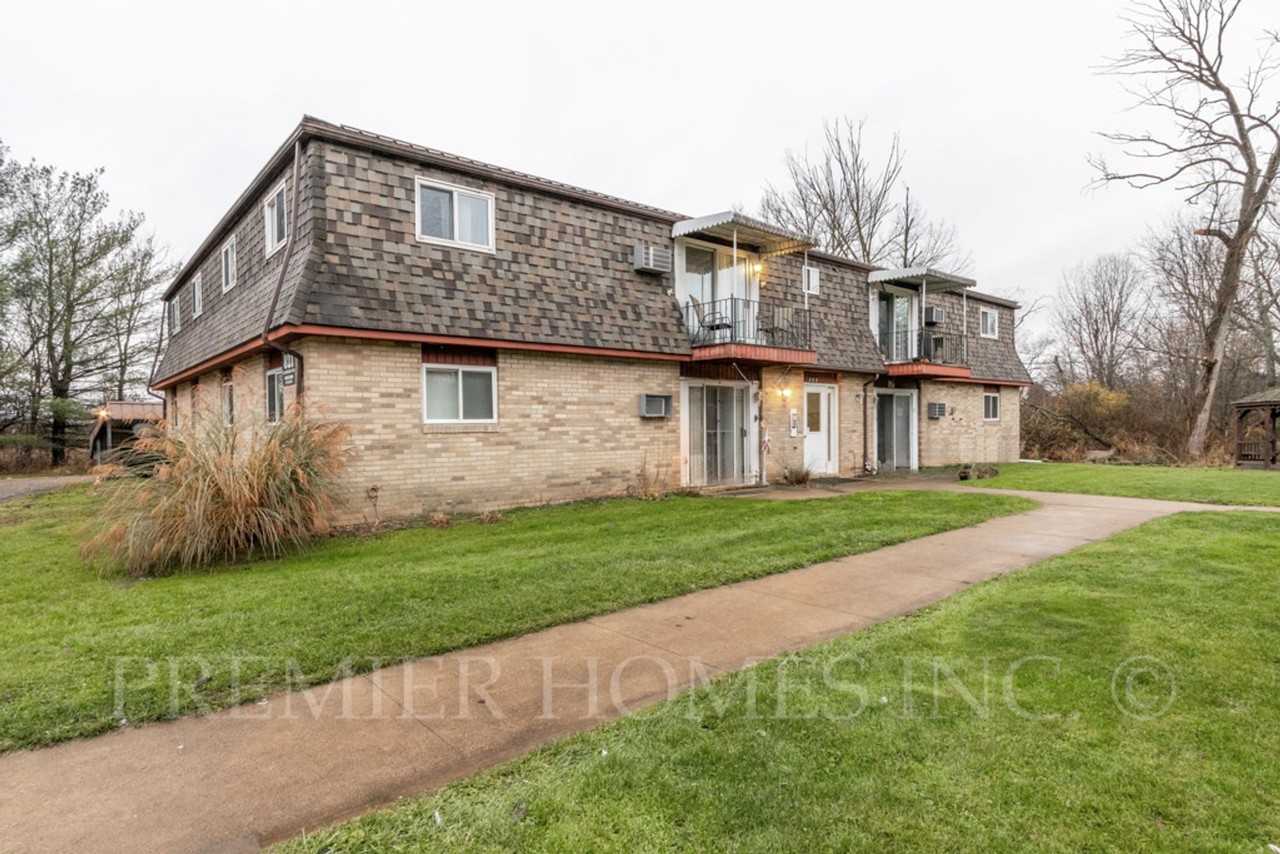 821 Constitution Ave - Photo 4 of 17