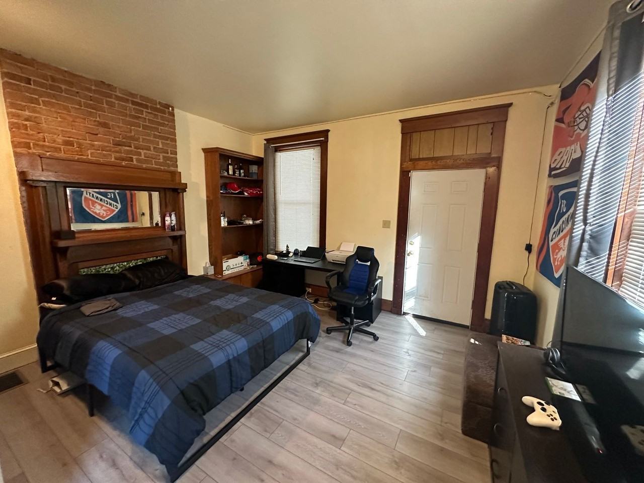 2317 Flora St - Photo 4 of 21