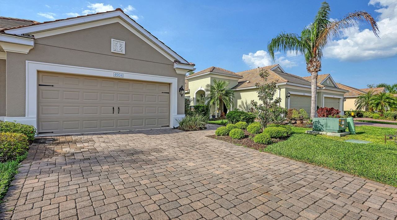 4904 Maymont Park Cir - Photo 2 of 50