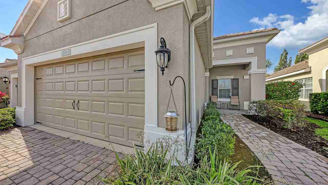 4904 Maymont Park Cir - Photo 3 of 50