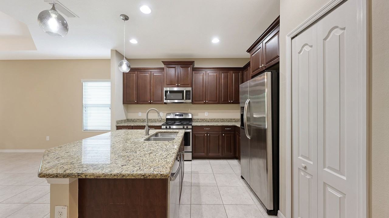 4904 Maymont Park Cir - Photo 7 of 41