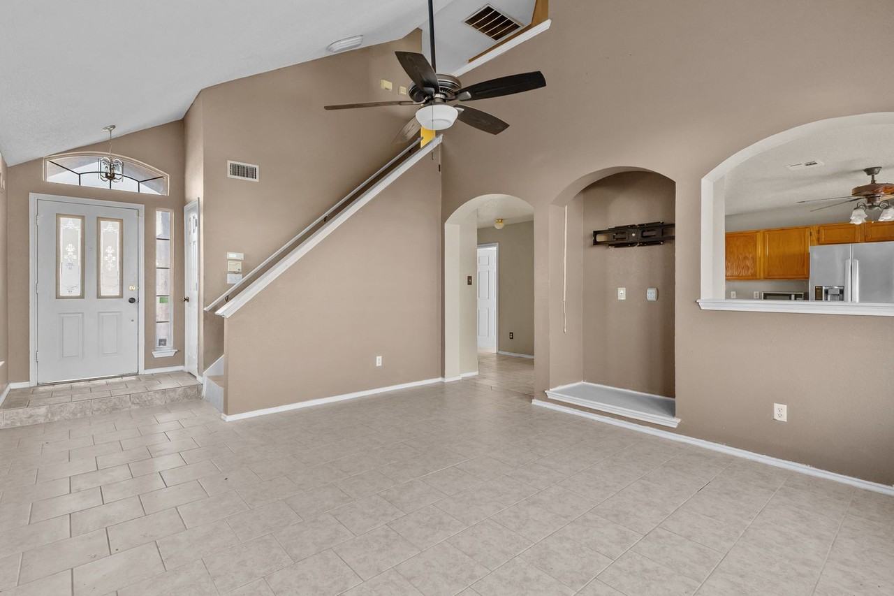 2313 Garrett Dr - Photo 2 of 15