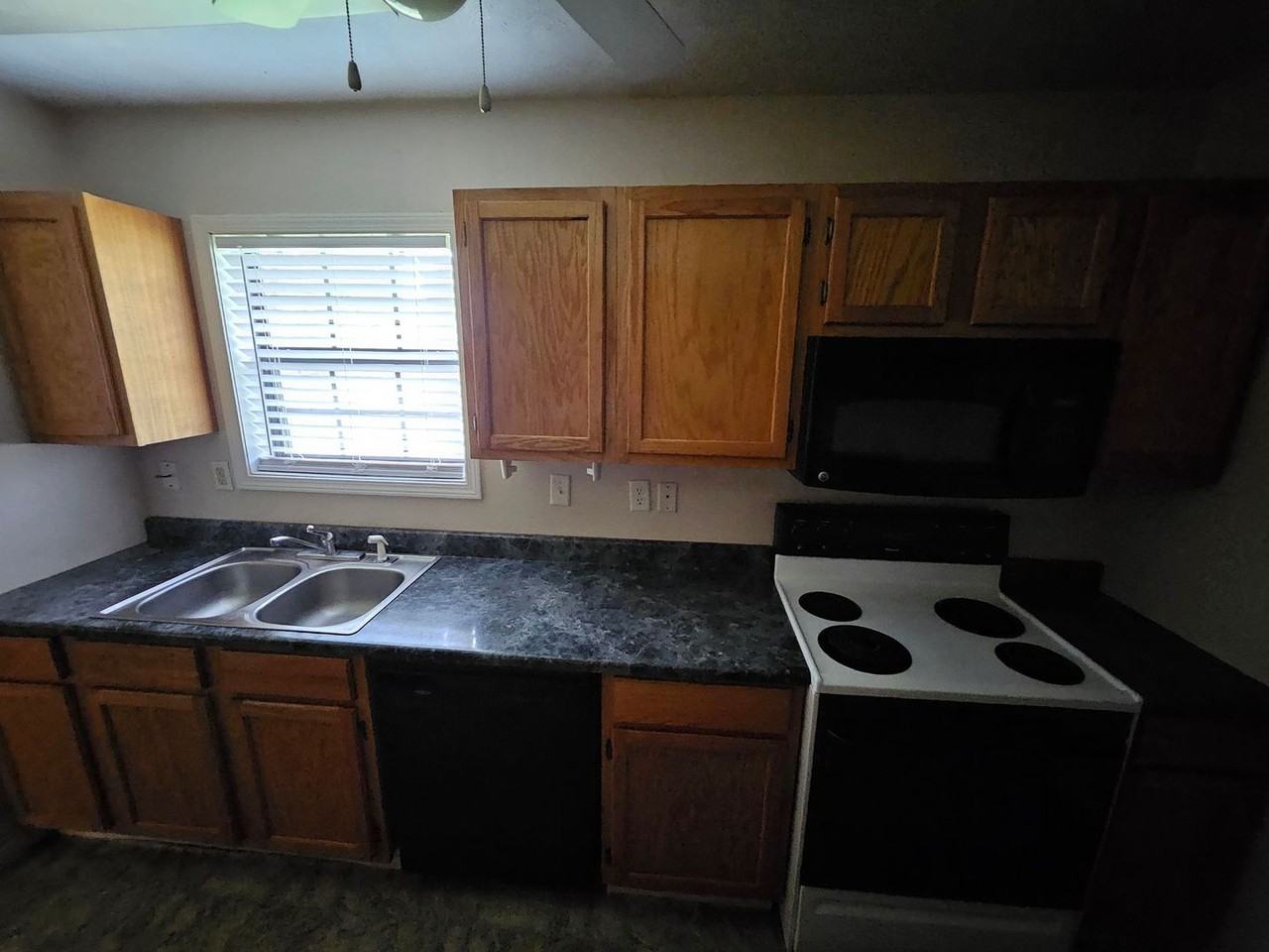 1602 Allison St - Photo 6 of 16