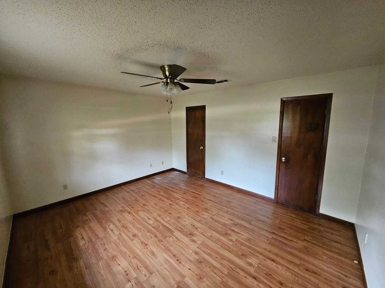 130 Raymond Dr - Photo 7 of 12