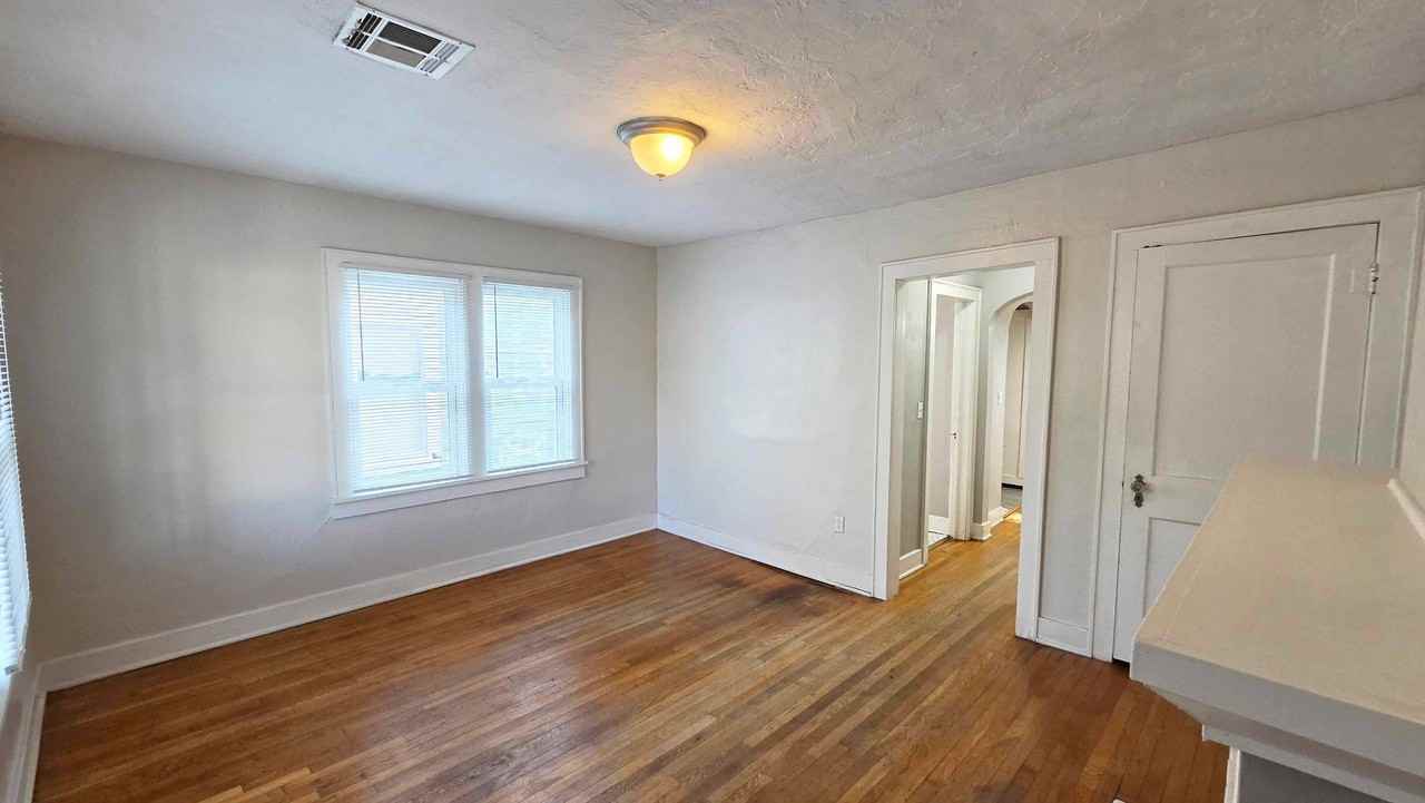 2326 Nw 22nd St - Photo 2 of 16