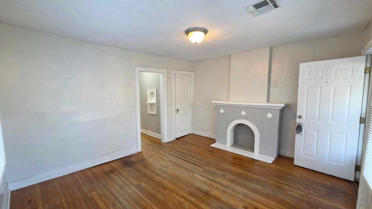 2326 Nw 22nd St - Photo 3 of 16