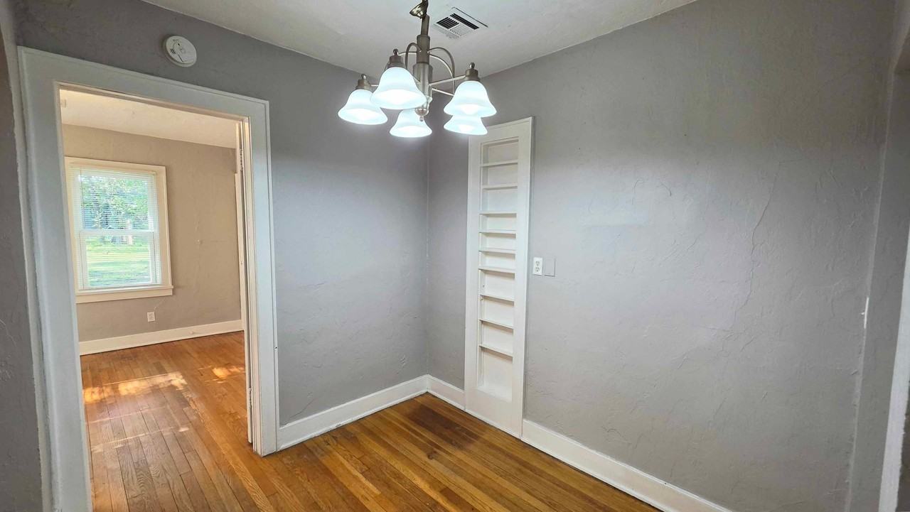 2326 Nw 22nd St - Photo 7 of 16