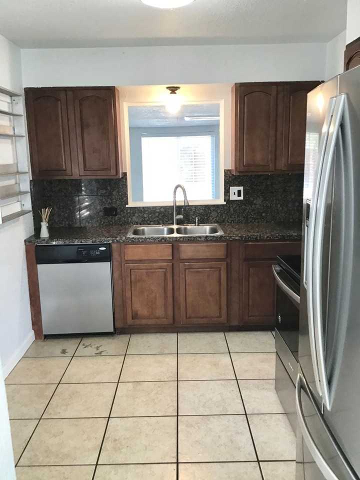 921 Xavier St - Photo 4 of 19