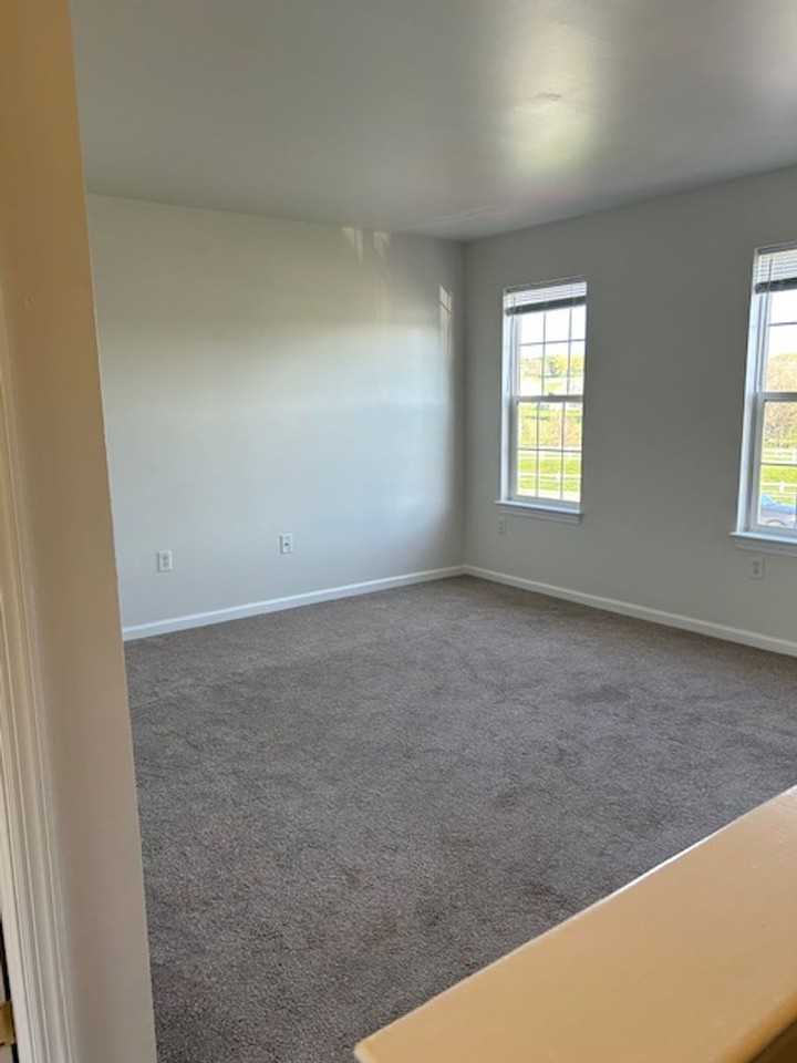 2818 Woodmont Dr - Photo 4 of 15