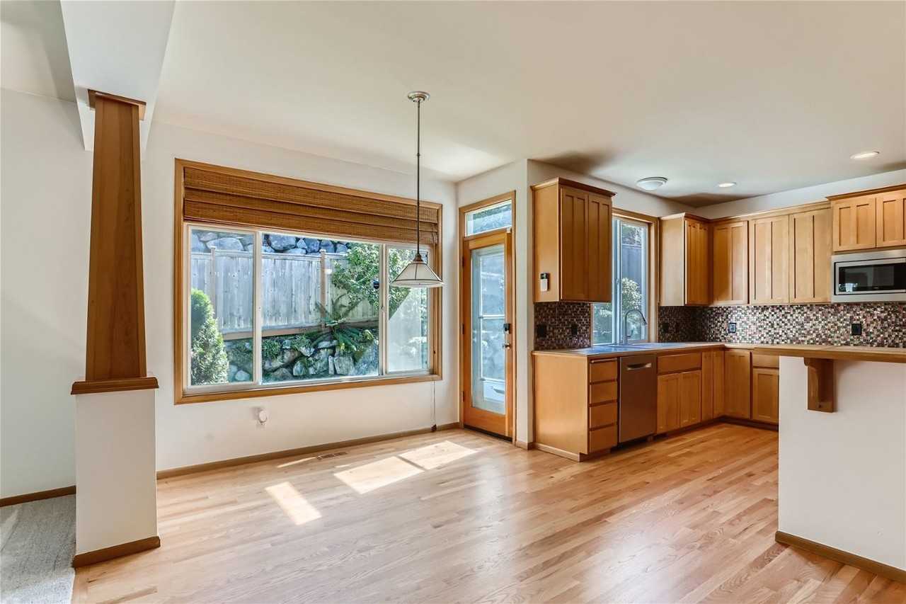 9812 173rd Ct Ne - Photo 7 of 27