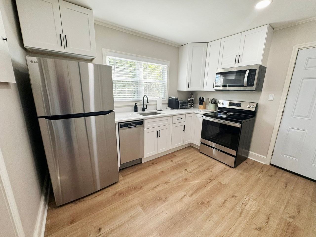372 Juless St - Photo 3 of 10