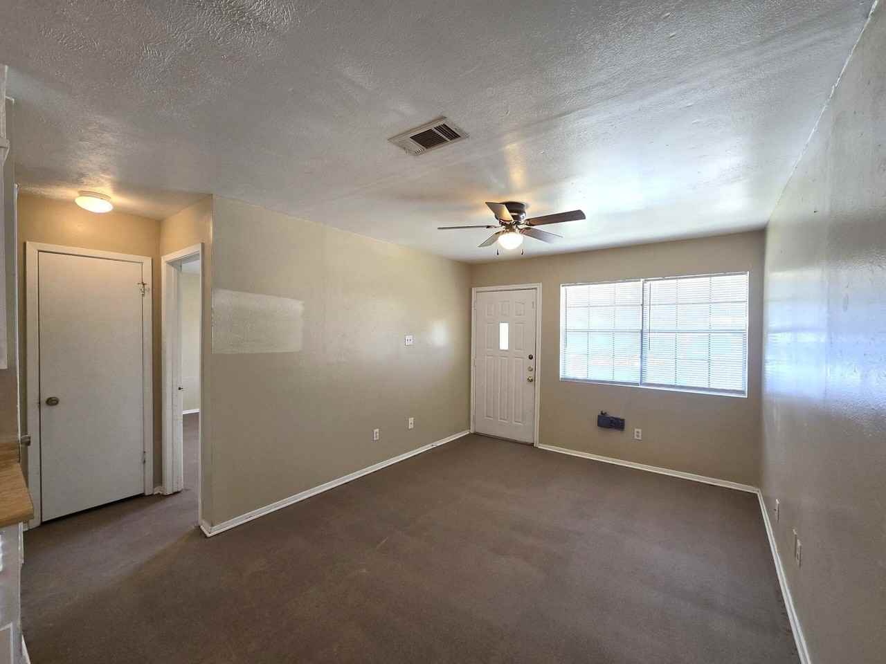 606 Westview Cir - Photo 3 of 27