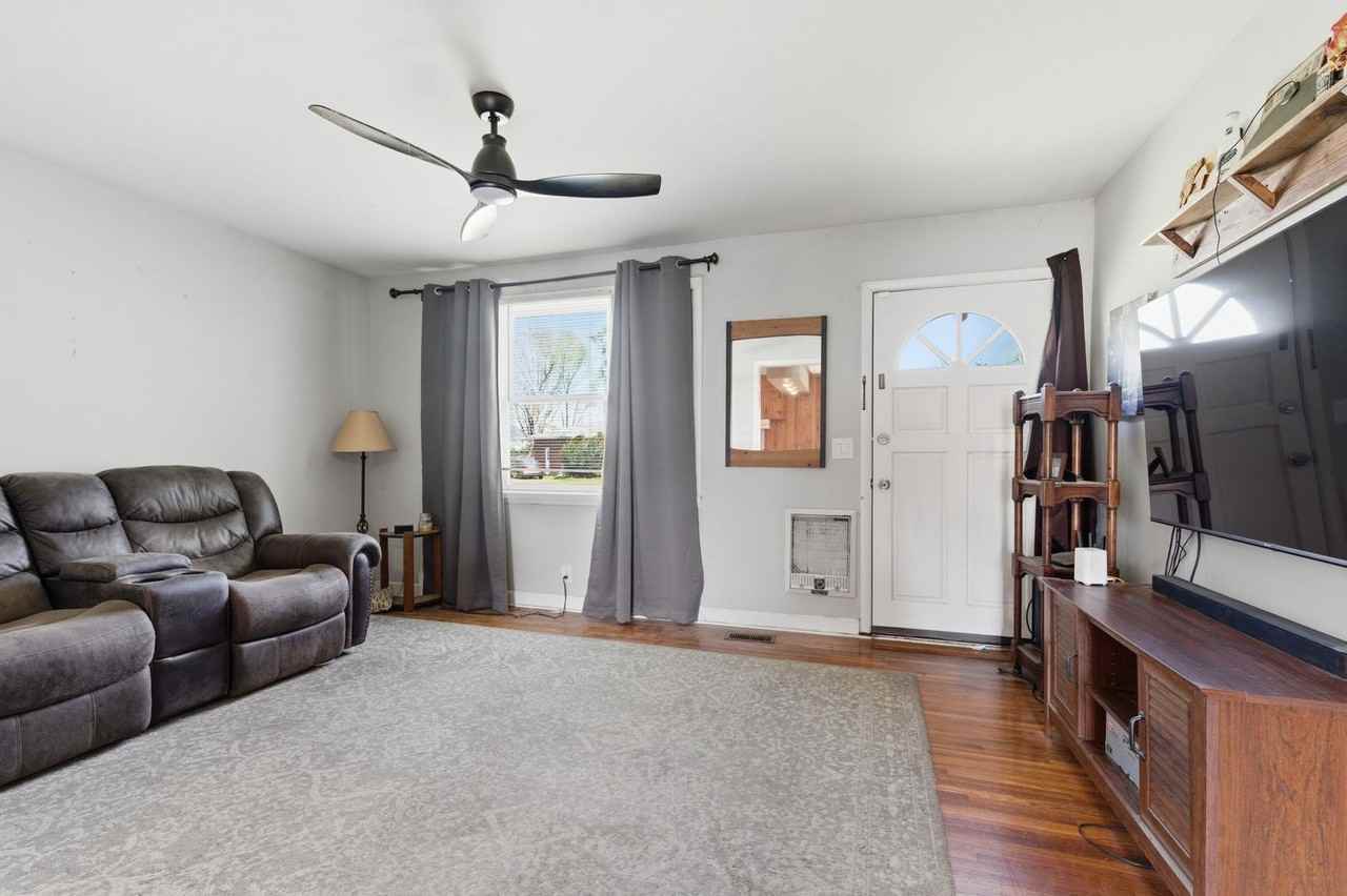 101 Claudia Dr - Photo 5 of 26