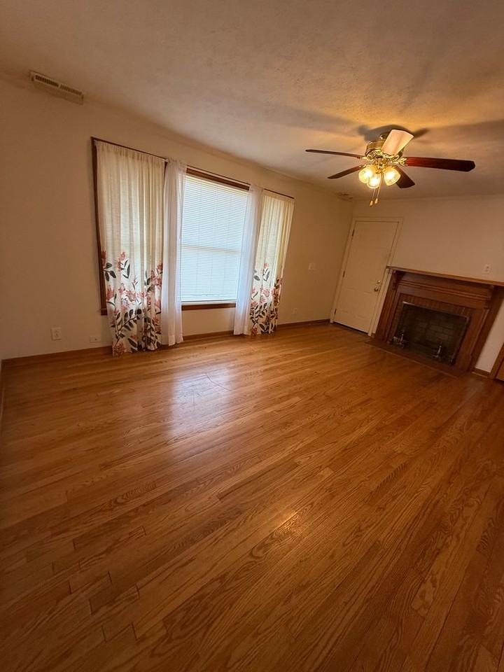 109 Duke St Apt B - Photo 4 of 11