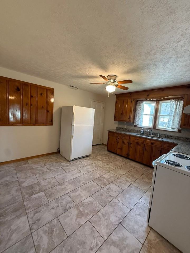 109 Duke St Apt B - Photo 5 of 11