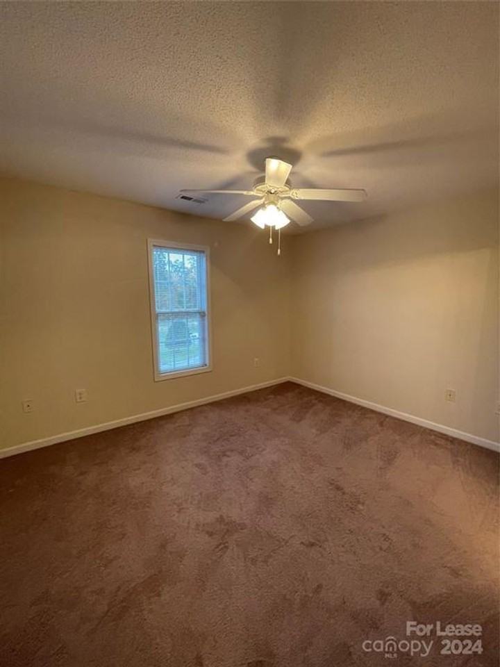 1615 Oak Leaf Dr - Photo 7 of 30