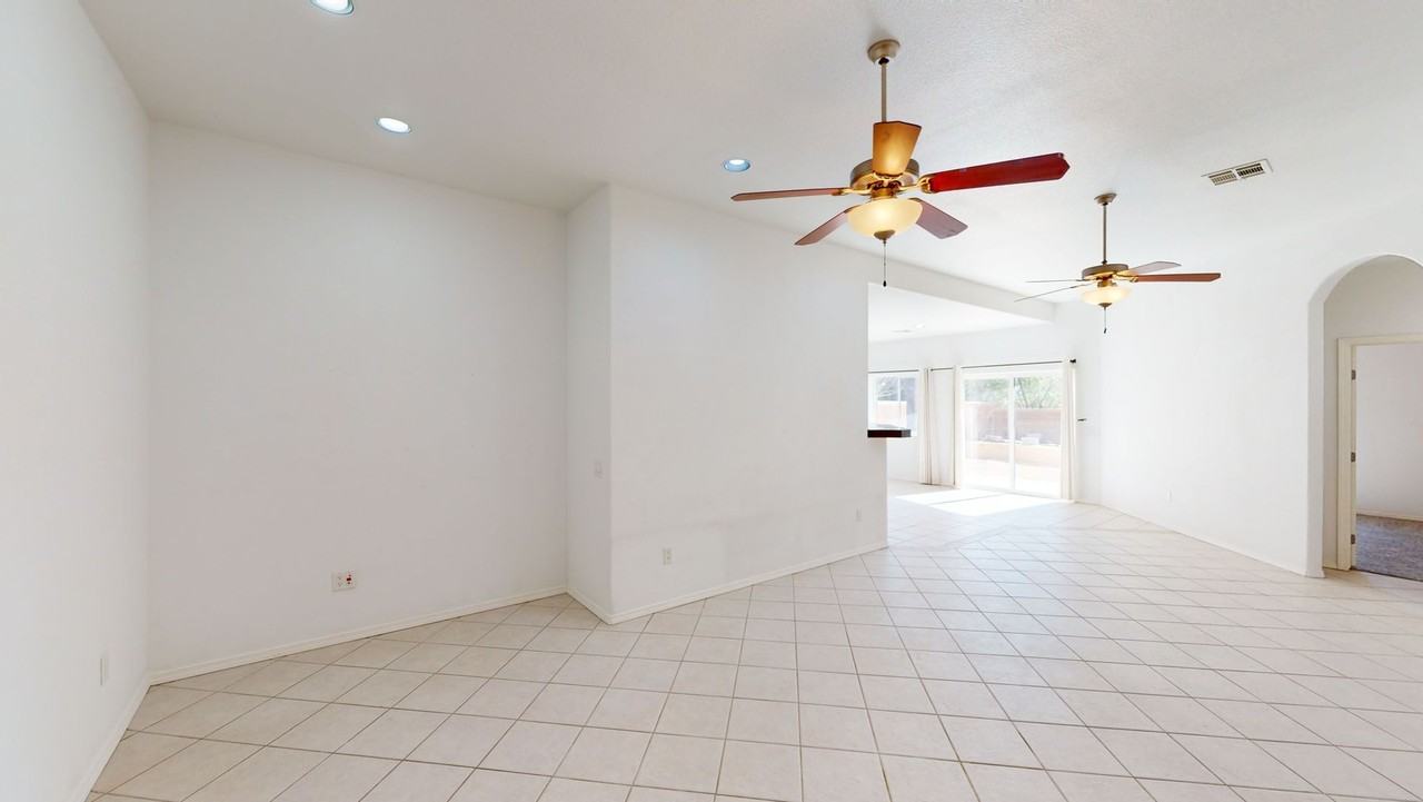 214 Ascot Parade - Photo 7 of 30