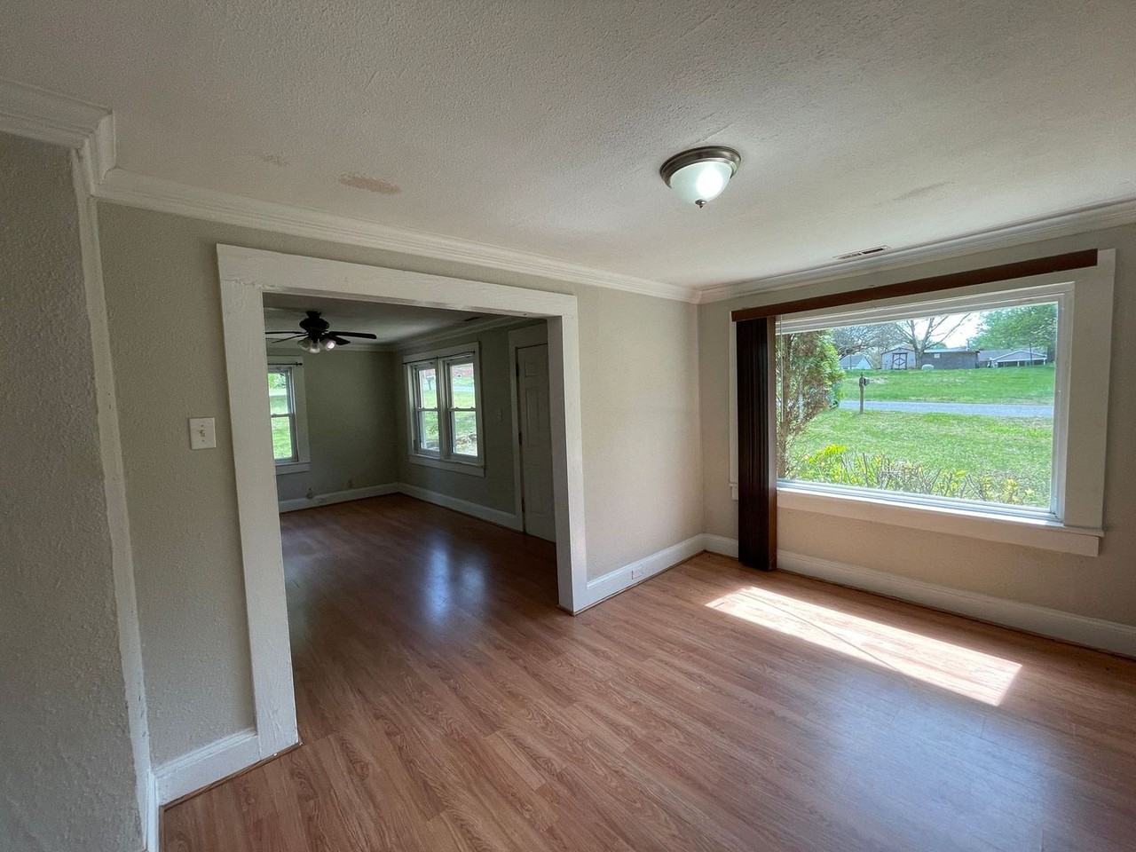 409 E Boston Ave - Photo 4 of 13