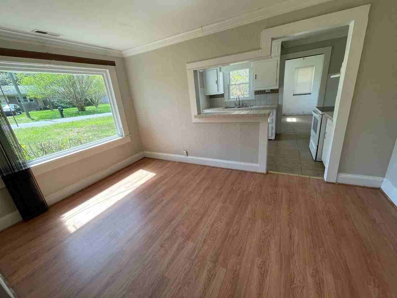 409 E Boston Ave - Photo 5 of 13