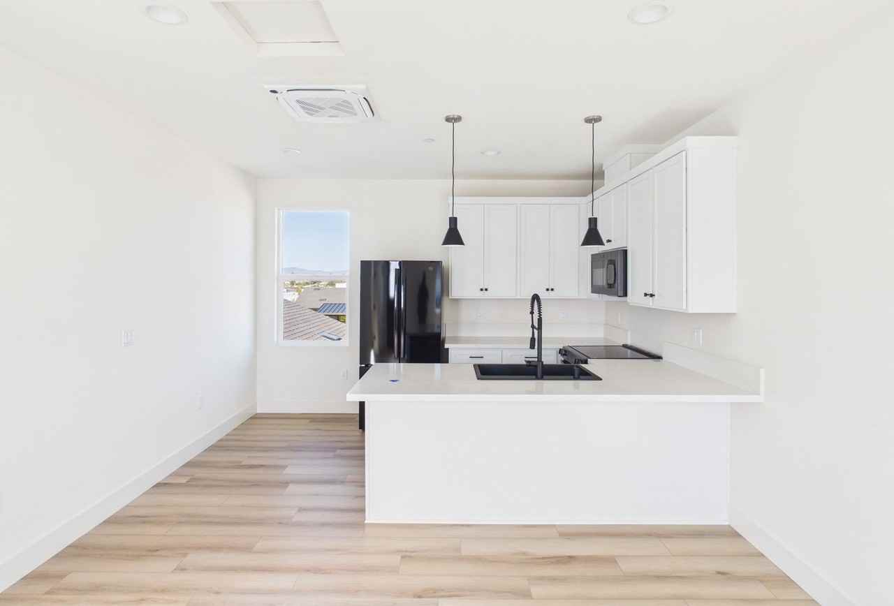 1447 Olive Ave #2 - Photo 3 of 37