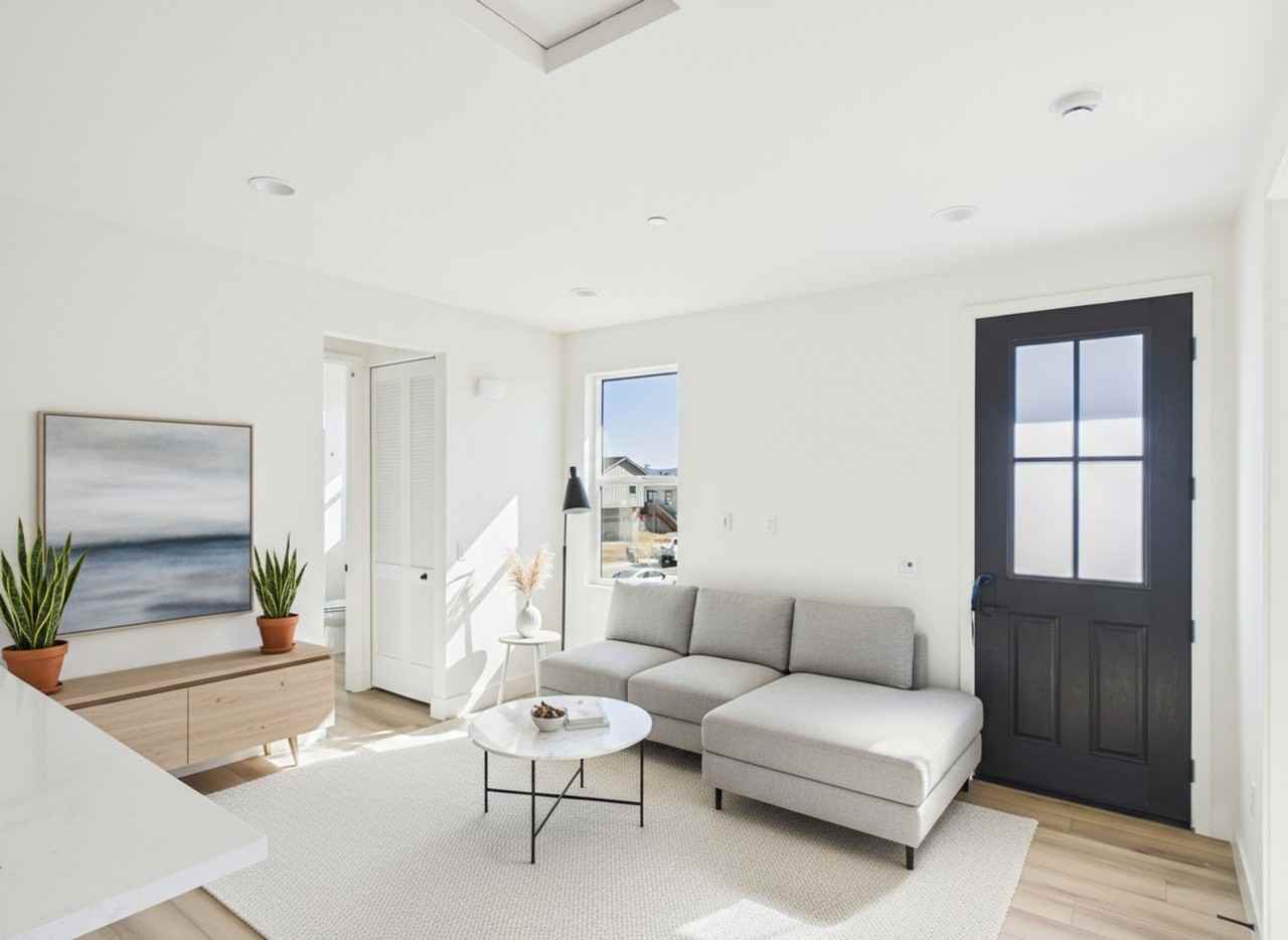 1447 Olive Ave #2 - Photo 5 of 37