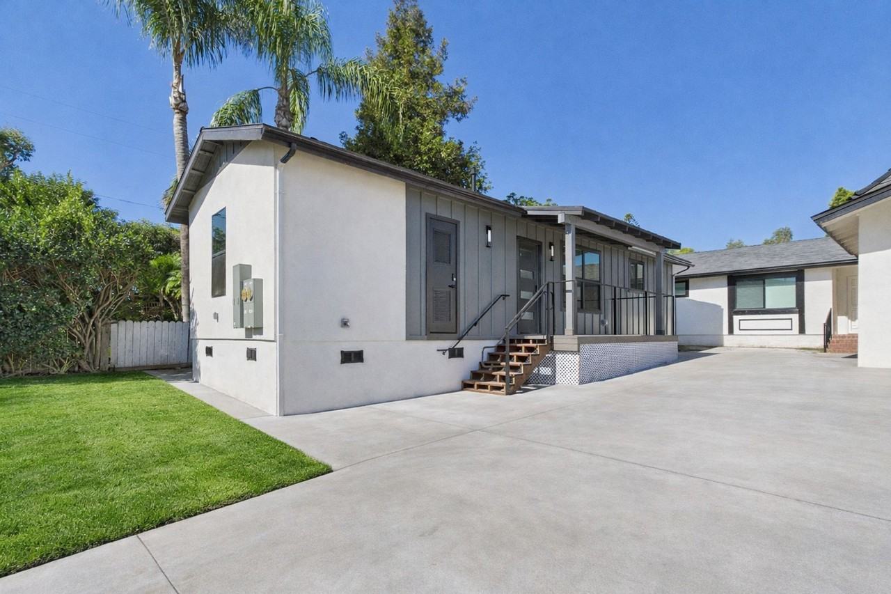 1447 Olive Ave #2 - Photo 7 of 37