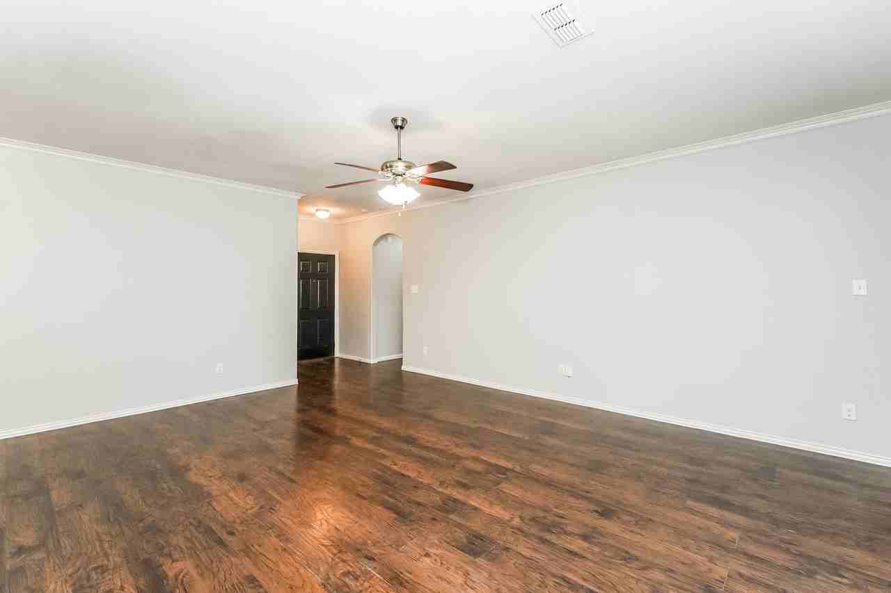 3113 Royal Crest Dr - Photo 3 of 16