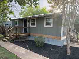 featured image of 909 Hackberry St