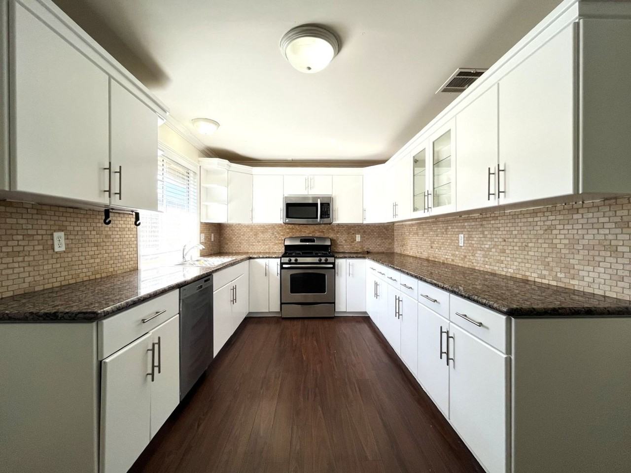 1772 Gould St - Photo 7 of 36