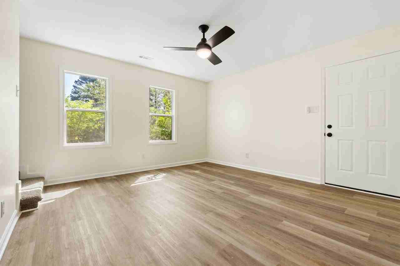 2509 Stadium Dr - Photo 3 of 16