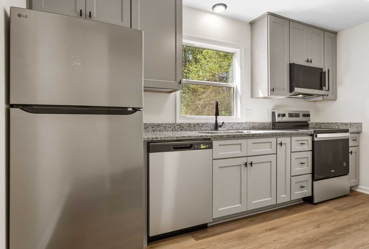 2509 Stadium Dr - Photo 7 of 16